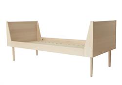 Hevali Night & Day Bed - juniorseng i lys bøg fra Oyoy