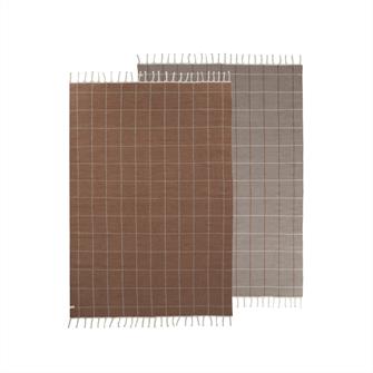 Grid gulvtæppe vendbart i offwhite og caramel 200x140 cm fra Oyoy
