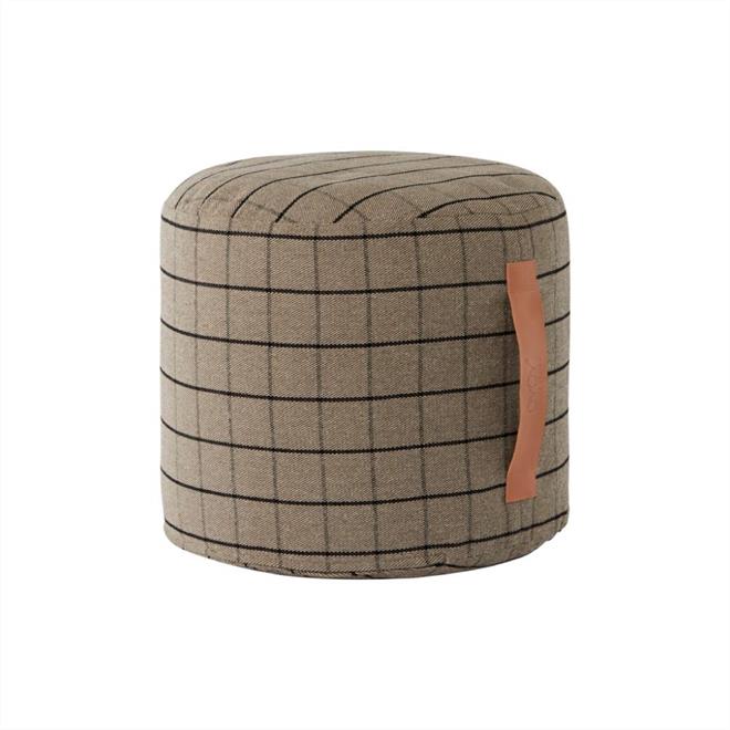 Puf Grid Pouf - skammel cylinder i brun fra Oyoy