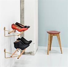 Shoe Rack - Skohylde egetræ med messing holder 100 cm fra We Do Wood