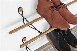 Shoe Rack - Skohylde / Skostativ egtræ,  sort holder 60 cm fra We Do Wood