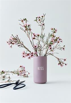 Favorit vase KISS i lavendel fra Design Letters