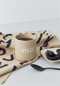 Favoritkop HYGGE kop i beige fra Design Letters