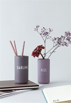 Favorit vase KISS i lavendel fra Design Letters