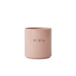 Mini Favorit krus i Tritan - kop med print fra Design Letters i nude