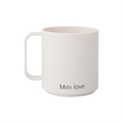 Favorit krus Mini Love med hank i hvid fra Design Letters