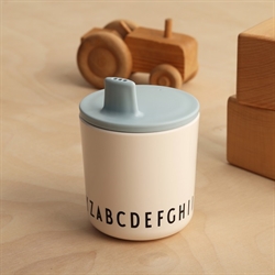 Ecozen® børnekop med Arne Jacobsen ABC typo fra Design Letters