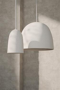 Speckle loftlampe pendel large råhvid fra Ferm Living