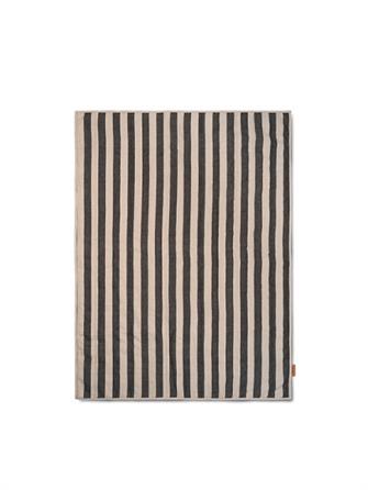 Grand Quiltet tæppe i sort og sand 120x170 cm fra Ferm Living