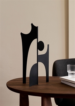 Contour Piece sort skulptur fra Ferm Living