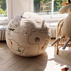 The World Puf med Verdenskort fra Ferm Living