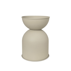 Hourglass urtepotteskjuler cashmere i medium fra Ferm Living