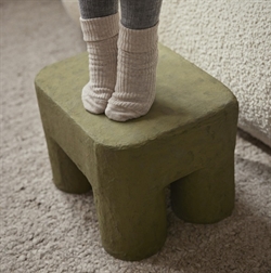 Podo Stool - skammel i kakhi fra Ferm Living