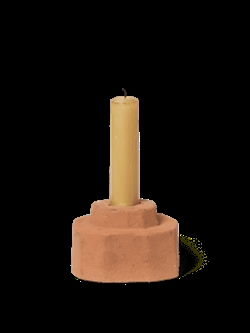 Kurinu lysestage - fyrfadslysestage i terracotta fra Ferm Living