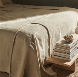 Offset Bedspread - sengetæppe 272x264 cm fra Ferm Living