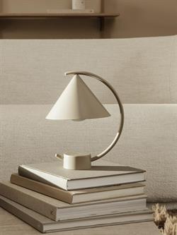 Meridian mobil bordlampe i cashmere fra Ferm Living