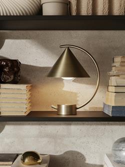 Meridian mobil bordlampe messing belagt fra Ferm Living