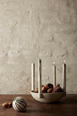 Bowl lysestage i keramik large fra Ferm Living