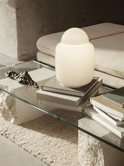 Bell bordlampe i hvid fra Ferm Living