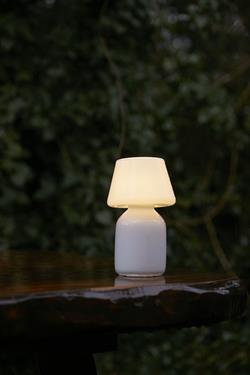 Apollo Portable lampe - bordlampe hvid fra HAY