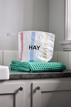 Candy Stripe Wash Bag - toilettaske flere modeller fra HAY