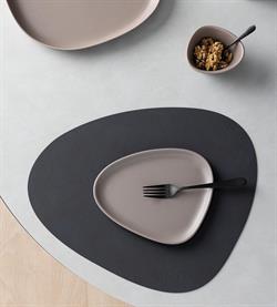 Stoneware frokosttallerken warm grey fra LindDNA