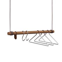 Garderobestang Swing 80 cm brun / røget eg fra LindDNA