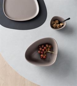 Stoneware skål medium warm grey fra LindDNA