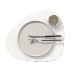 Dækkeserviet recycle læder curve Nupo large pure white fra LindDNA