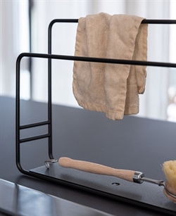 Nia karkludholder sort fra Metallbude