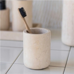 Marble tandbørsteholder - marmor tandkrus i sand fra Mette Ditmer