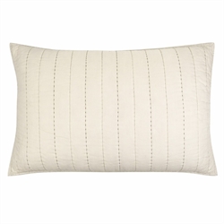 Senses quiltet pudebetræk i beige 50x70 cm fra MOUD Home