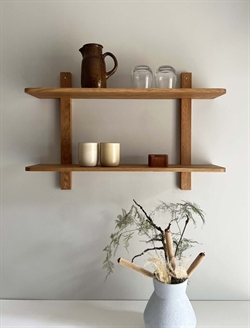 NORD væghylde i egetræ –80×53 cm fra MOUD Home