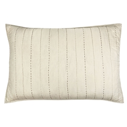 Senses quiltet pudebetræk i beige 50x70 cm fra MOUD Home