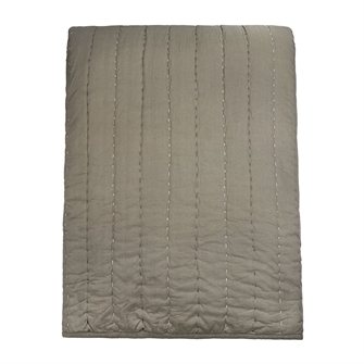 Senses quiltet sengetæppe i brun 260×260 cm fra MOUD Home