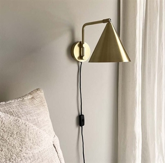 Mas væglampe børstet messing 18 cm fra MOUD Home