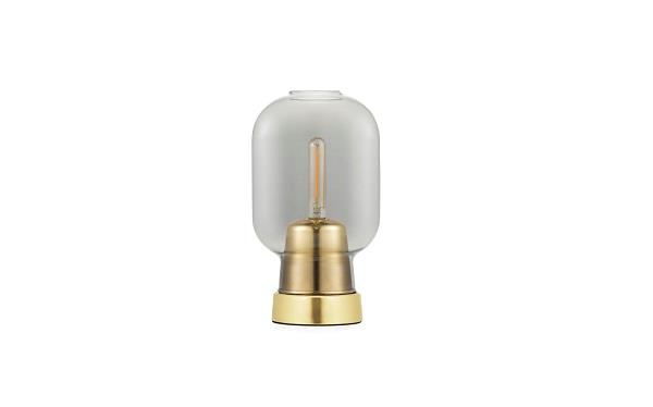 Amp bordlampe smoke og messing fra Normann Copenhagen