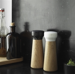 Craft peberkværn small eg og sort fra Normann Copenhagen