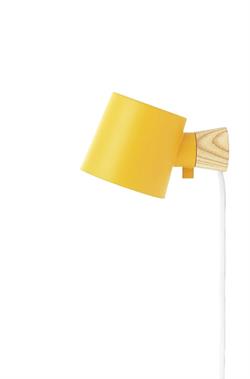 Væglampe Rise i gul fra Normann Copenhagen