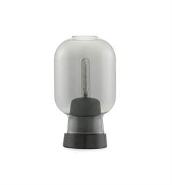 Amp bordlampe smoke og sort fra Normann Copenhagen