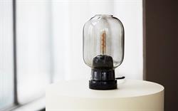 Amp bordlampe smoke og sort fra Normann Copenhagen