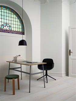 Local loftlampe sort fra Normann Copenhagen