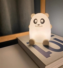 Ella silikone natlampe - Panda i beige fra nuuroo