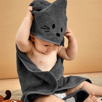 Aki babyhåndklæde med borderet bjørneansigt mørkegrå fra nuuroo