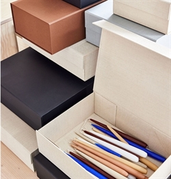 Hako Storages Box - Opbevaringsboks A5 caramel fra OYOY