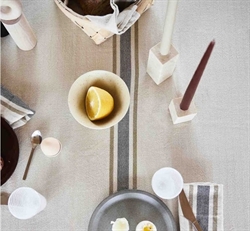Savi Square marmor lysestage low i beige fra OYOY